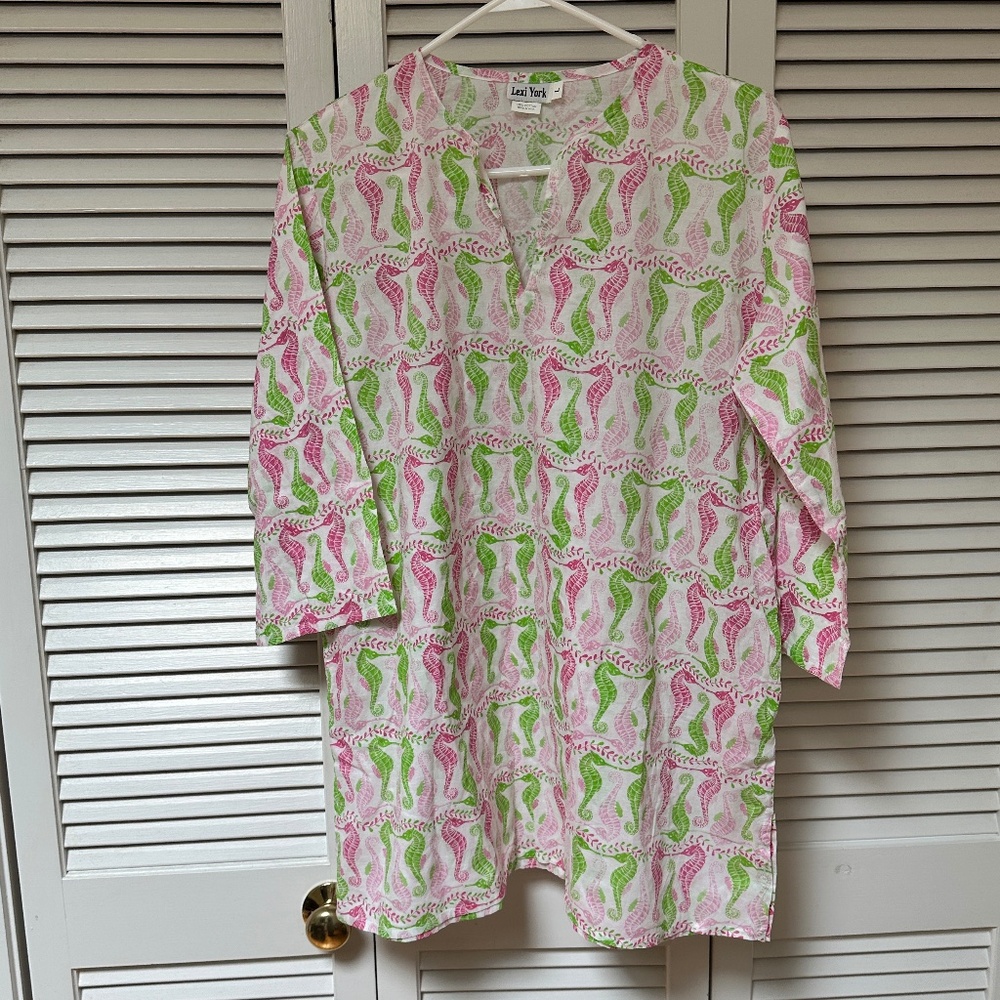 Lexi York Cotton Tunic V Neckline White Pink Green Seahorse Print Pockets Large
